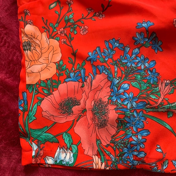 NWOT Floral Open Back Blouse - Picture 4 of 4
